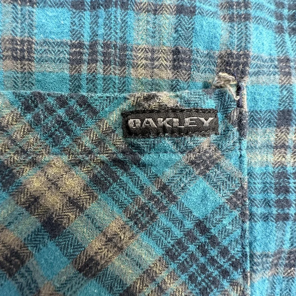 Oakley Shirt Mens Large Blue‎ Plaid Flannel Long Sleeve Button Up Skate